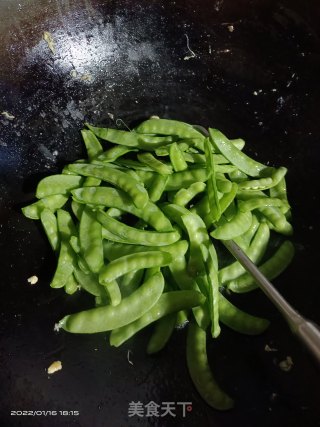 素炒荷兰豆步骤2