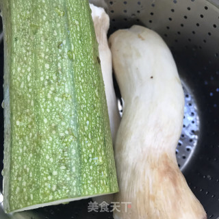 杏鲍菇炒葫芦片步骤1