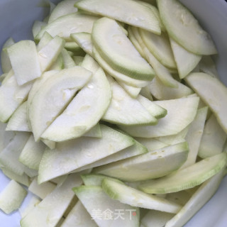 杏鲍菇炒葫芦片步骤2