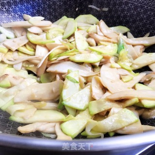 杏鲍菇炒葫芦片步骤7