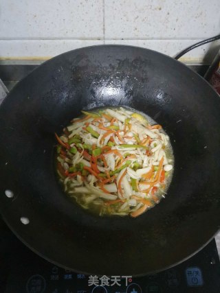 小炒海鲜菇步骤4