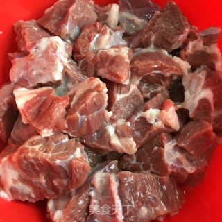 土豆胡萝卜烧牛腩步骤2
