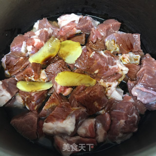 土豆胡萝卜烧牛腩步骤4