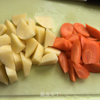土豆胡萝卜烧牛腩步骤6