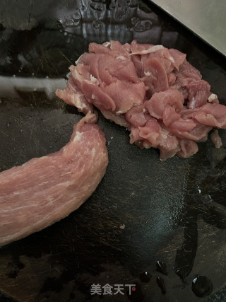韭菜香干炒肉片步骤1