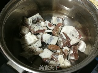 咸肉炖萝卜毛芋步骤2