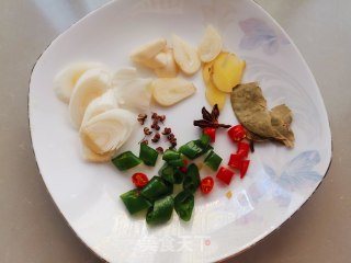 香菇木耳烧千张步骤3