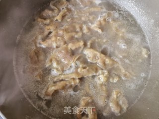 黑胡椒酱炒牛肉卷步骤2