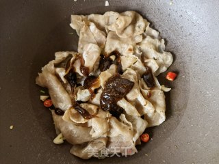 黑胡椒酱炒牛肉卷步骤7