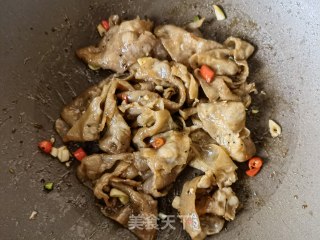 黑胡椒酱炒牛肉卷步骤8