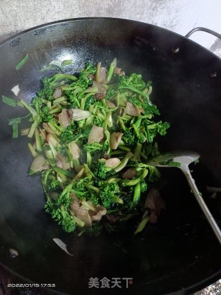 蒜苗西蓝花炒肉步骤7