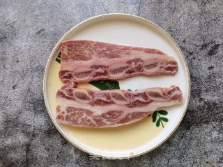 胡萝卜西兰花梗炒牛仔骨步骤1