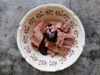 胡萝卜西兰花梗炒牛仔骨步骤3