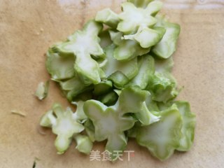 胡萝卜西兰花梗炒牛仔骨步骤6