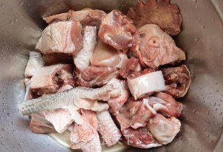 糯米笋炖土鸡步骤1