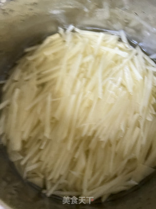 酸菜土豆丝步骤1