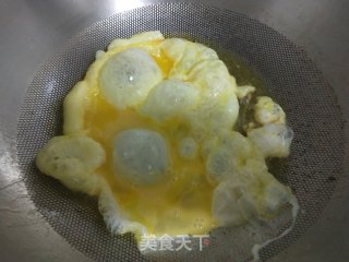 榨菜炒腊肠鸡蛋步骤2