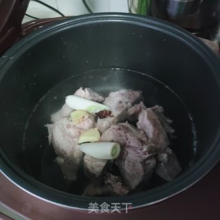 冬瓜豆腐炖排骨步骤2