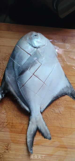 香辣蒜香鲳鱼步骤2