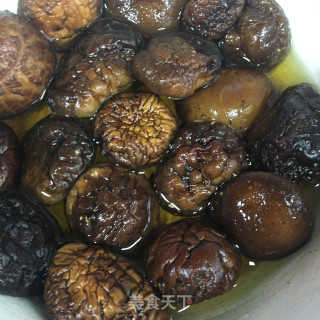 香菇黄豆烧大排步骤2
