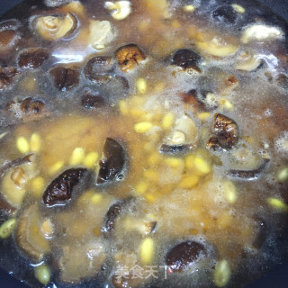 香菇黄豆烧大排步骤8