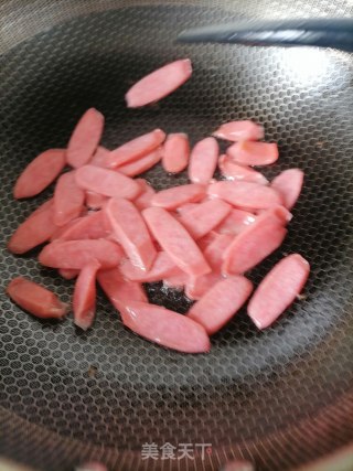 荷兰豆炒热狗步骤2