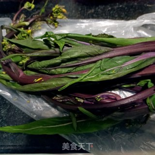 腊肠炒红菜苔步骤1