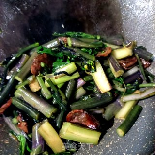 腊肠炒红菜苔步骤8