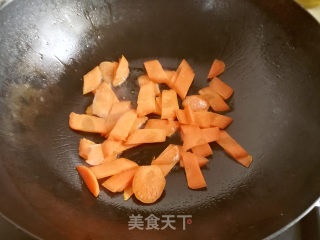 胡萝卜炒双花步骤3