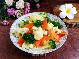胡萝卜炒双花步骤5