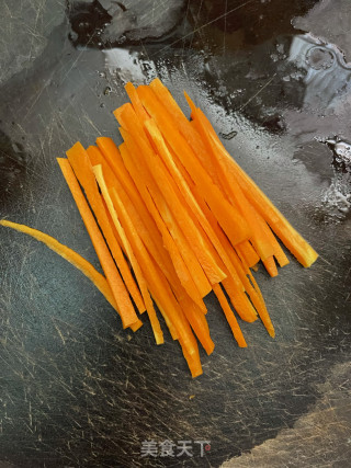 包菜鸡蛋炒红薯粉步骤2