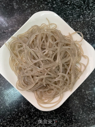 包菜鸡蛋炒红薯粉步骤1