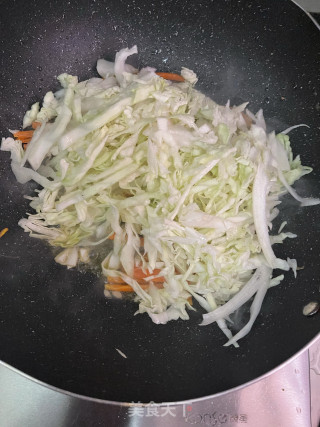包菜鸡蛋炒红薯粉步骤6