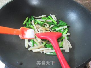 牛肚炒蒜薹步骤6