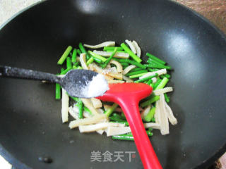 牛肚炒蒜薹步骤7