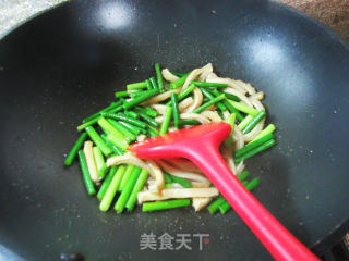 牛肚炒蒜薹步骤8