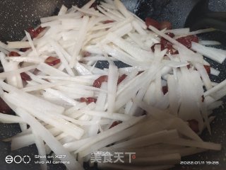 香肠烧萝卜步骤3