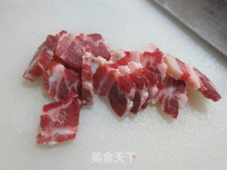 青椒风干肉炒蘑菇步骤2