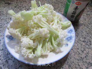 香菇酱炒花菜步骤1