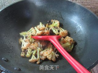 香菇酱炒花菜步骤5