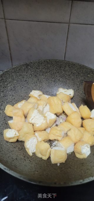 青蒜烧油豆腐步骤5