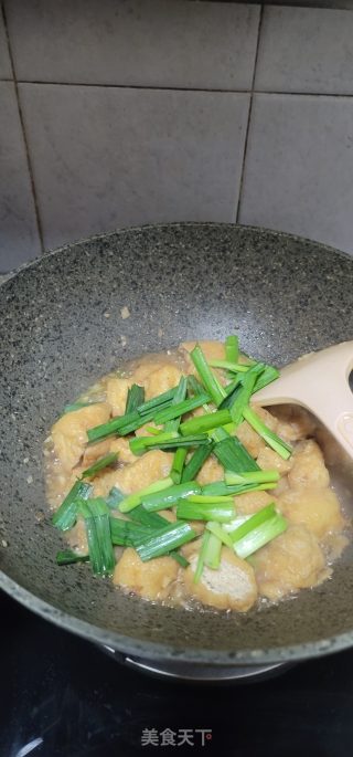青蒜烧油豆腐步骤8