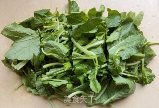 炸豆腐烩油菜苗步骤2