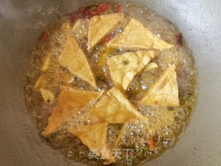 炸豆腐烩油菜苗步骤7