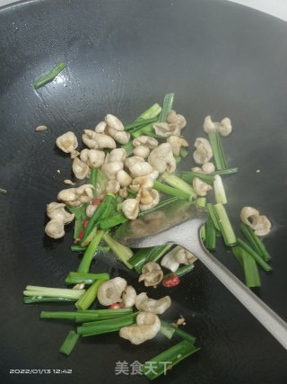 蒜苗肥肠西蓝花步骤5