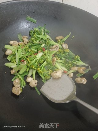 蒜苗肥肠西蓝花步骤6