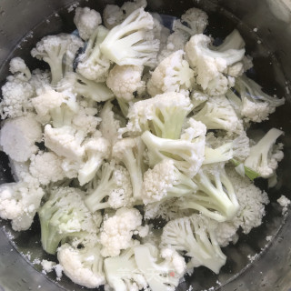 家常小炒菜花步骤1 家常小炒菜花步骤1