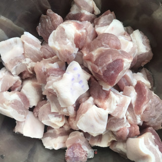 土锅炖红烧肉步骤1