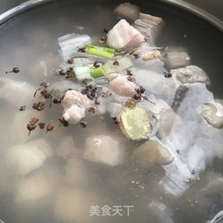 土锅炖红烧肉步骤3