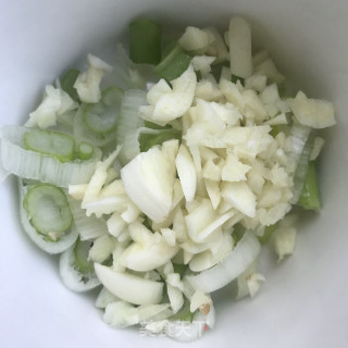 羊肚菌炒佛手瓜步骤3